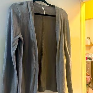 Rvca cardigan size medium, barely worn! Hip length